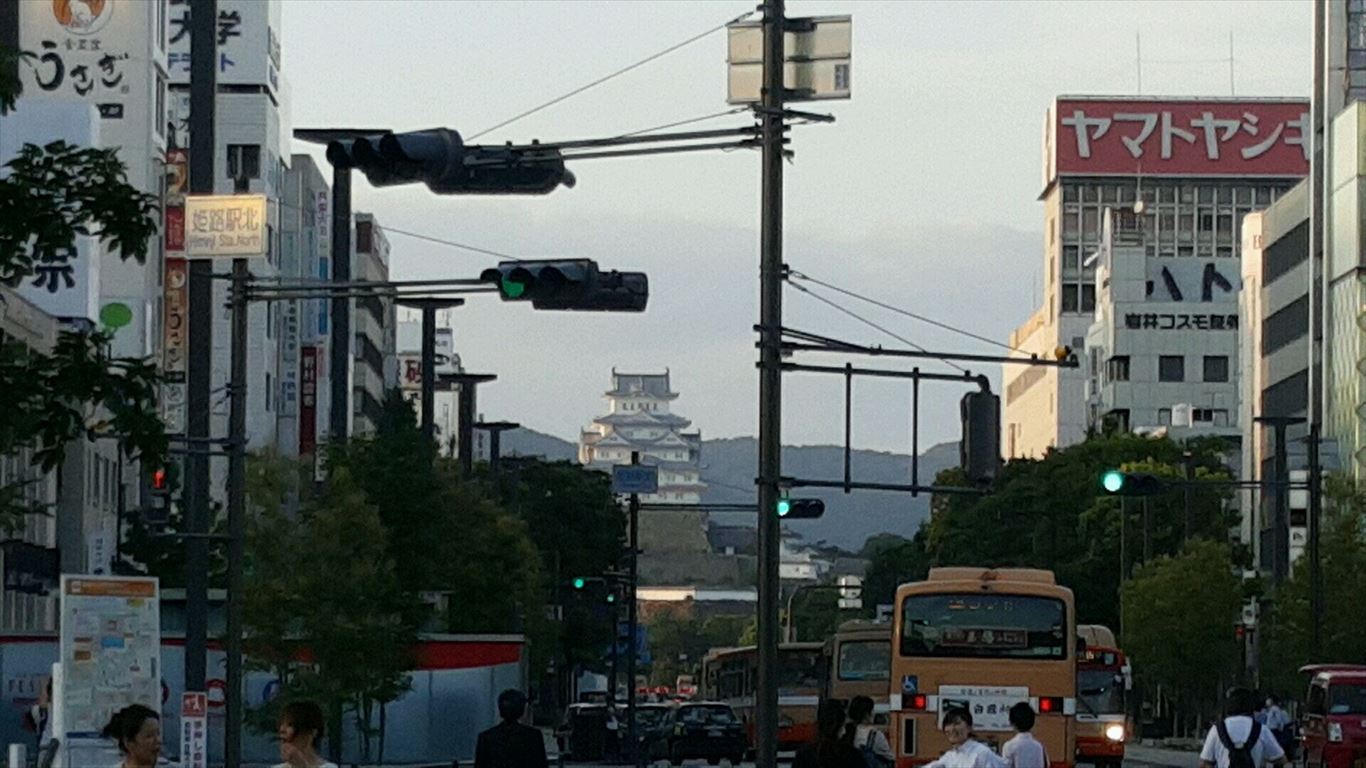 姫路駅前からの姫路城